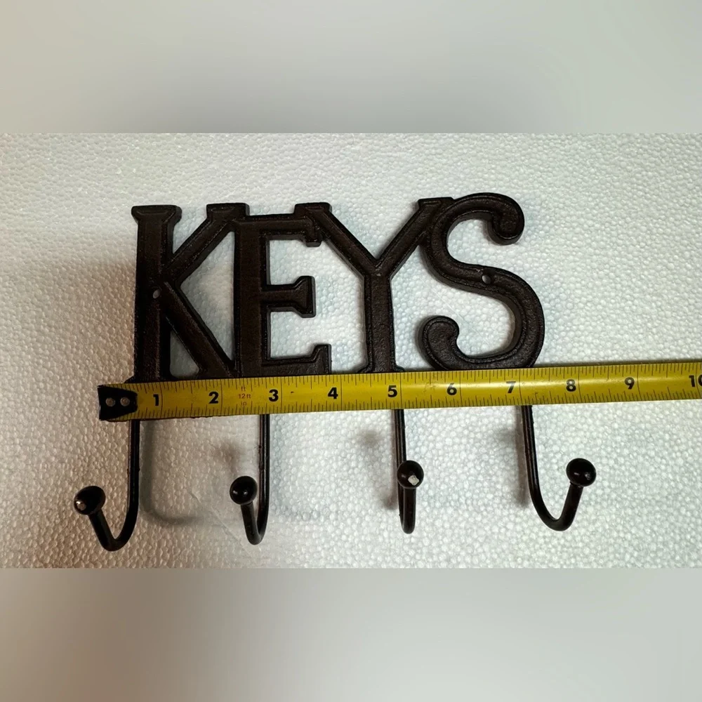Wall Mounted Western Key Holder 4 Key Hook Decorative Cast Iron Key Rack.